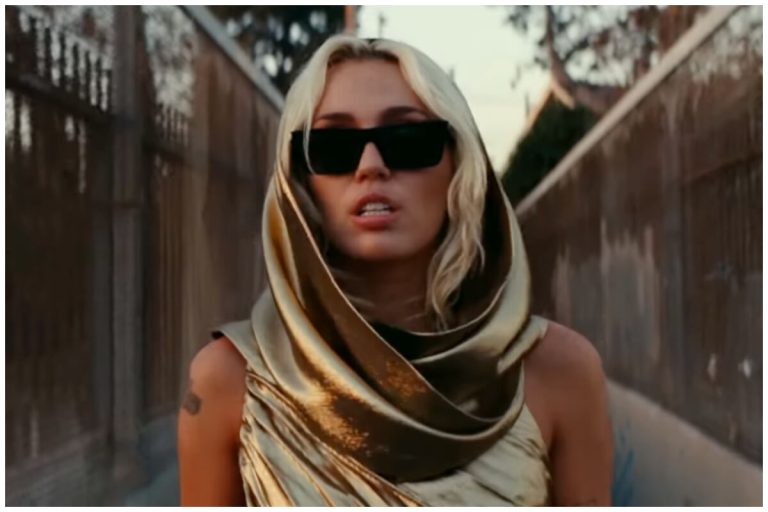 ¿Plagio? Miley Cyrus demandada con ‘Flowers’ por esta canción de Bruno Mars