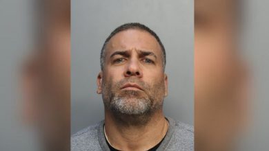 El hombre ahora enfrenta cargos por intento de asesinato con un arma de fuego. (Foto © Miami-Dade County Corrections and Rehabilitation)