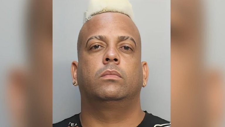 Cubano detenido en Florida por amenazar a su familia con una pistola