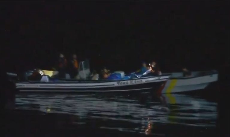 Armada de Colombia intercepta bote con migrantes, entre ellos un cubano