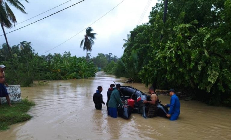 Cubanas relatan cómo sobrevivieron a inundaciones y deslaves en Guantánamo
