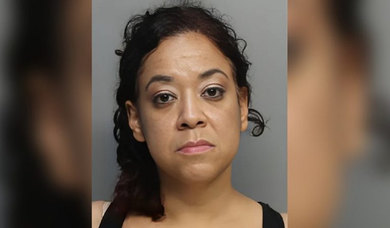 Detienen a una mujer en Hialeah acusada de maltratar a su propia madre