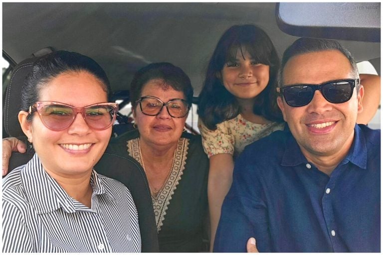 Lieter Ledesma recibe a su madre en EEUU: “Se completó el familión”