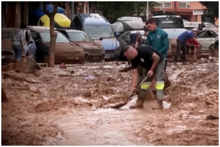 España: 211 muertos por DANA y la ayuda del gobierno no llega