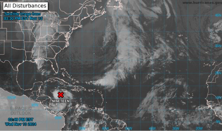 Vigilan potencial ciclón tropical que se ubica al sur de Cuba