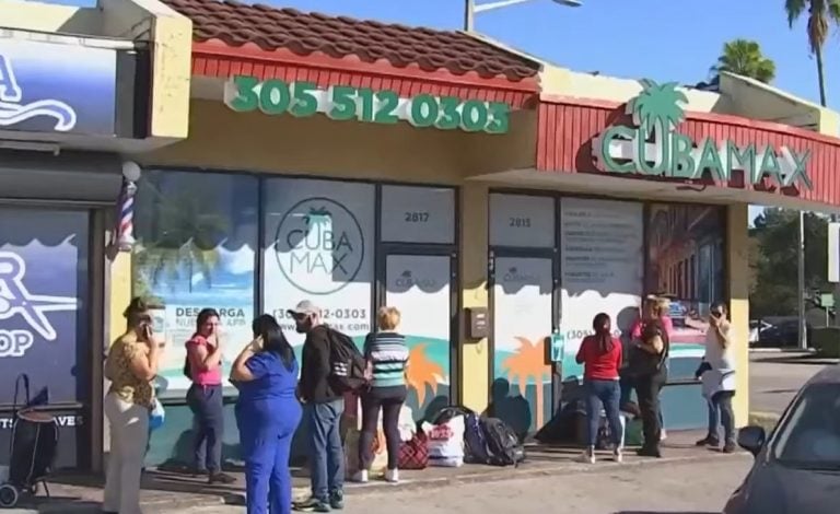 Largas filas en agencias de envíos a Cuba desde Miami por crisis energética en la Isla