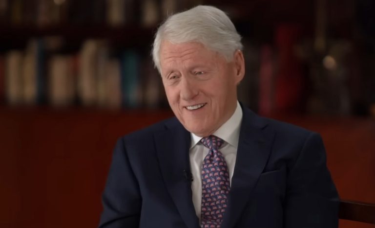 El expresidente Bill Clinton es hospitalizado tras repentina fiebre