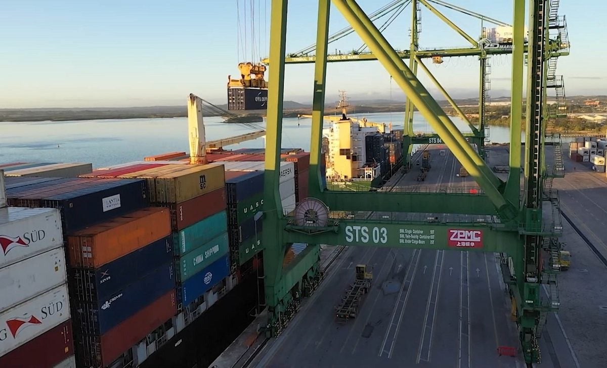 Importaciones arribando a Cuba. (Captura de pantalla © Cubavisión Internacional-YouTube)
