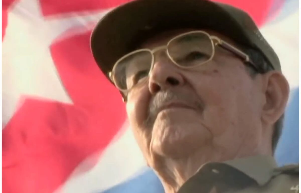 Raúl Castro, dictador cubano que sucedió a su hermano Fidel. (Captura de pantalla © AFP en Español- YouTube)