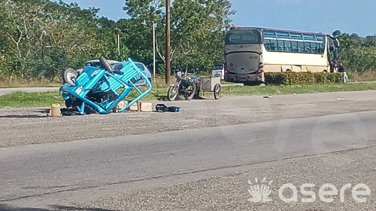La Habana: triciclo impacta contra guagua en el Puente del Cotorro