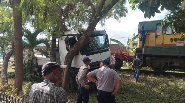 Se registra un accidente entre camión y un tren de carga en Sancti Spíritus