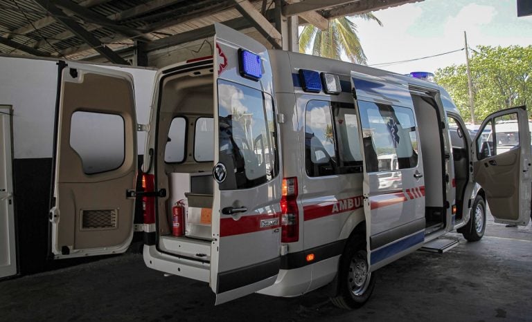 Cuba recibe 25 ambulancias eléctricas para La Habana en medio de crisis energética