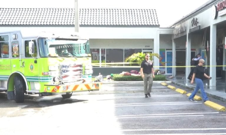 Voraz incendio destruye tienda cubana de ropa en la ciudad de Miami