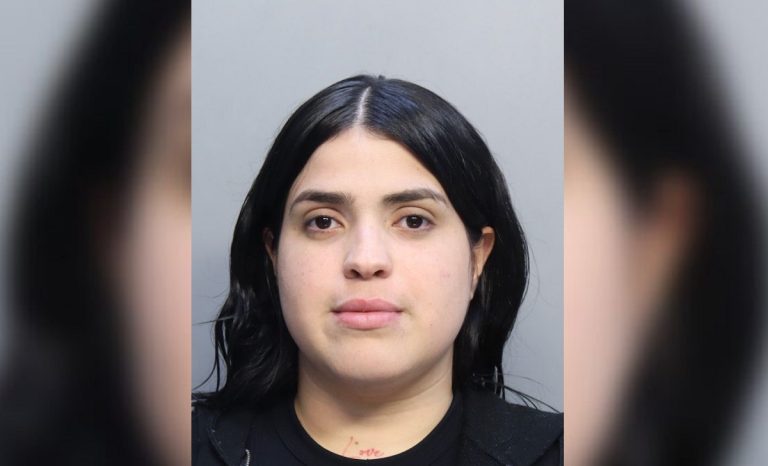 Joven residente en Hialeah es acusada de intento de asesinato