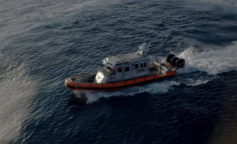Siete balseros cubanos son rescatados en costas de México tras naufragar