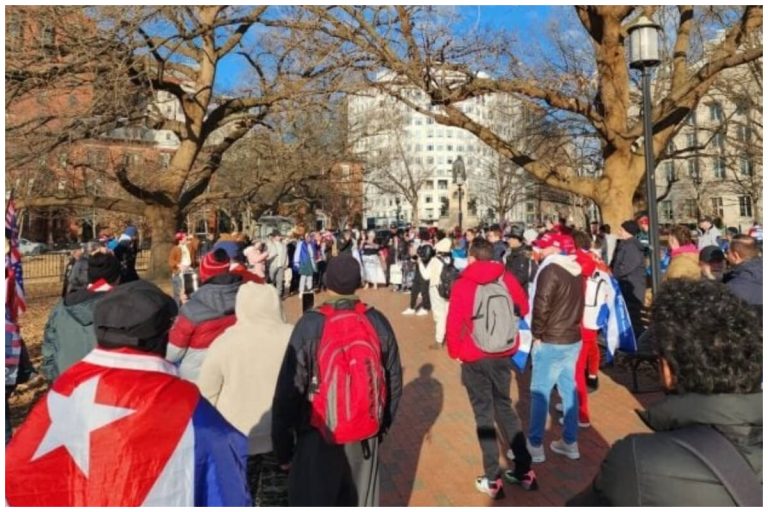 Washington: cubanos marchan con Otaola para apoyar medidas de Trump