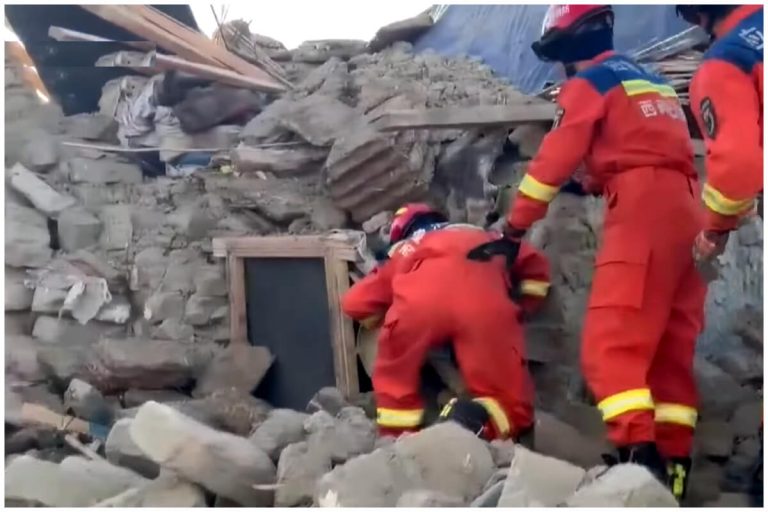 China: terremoto de 7.1 grados deja más de 100 muertos en el Tíbet