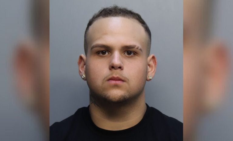 Cubano arrestado en Miami por robo de camioneta: había dos niños dentro