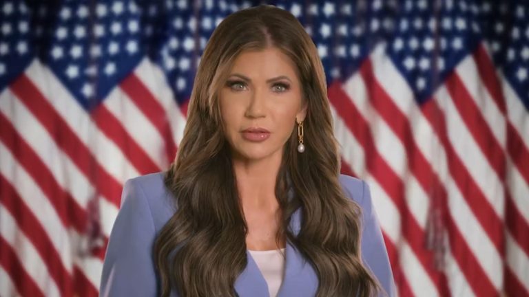 Trump sustituye a la secretaria del DHS, Kristi Noem, tras críticas por gestión migratoria