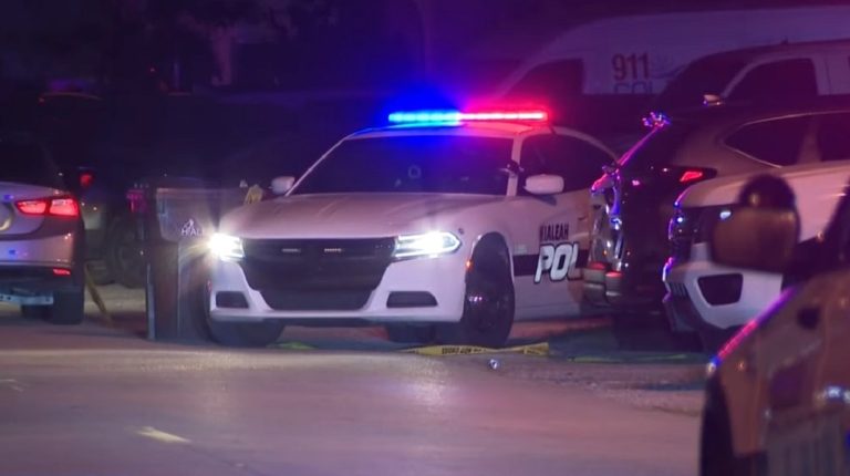 Hombre apuñala a una persona en Hialeah tras disputa por juego de dominó