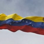 Bandera venezolana ondeando en el viento. (Captura de pantalla © Sterba-YouTube)