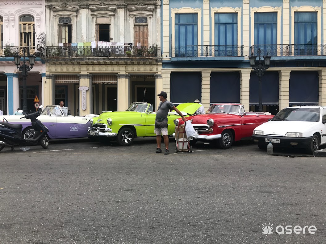 Imagen ilustrativa de automóviles en las calles de Cuba. (Foto © Asere Noticias)