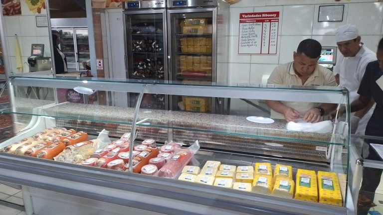 ¿Y las promesas del régimen? Cuba ya tiene más de 80 tiendas en dólares