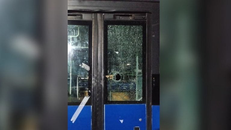 Ómnibus en La Habana atacado a pedradas: ya hay varios detenidos