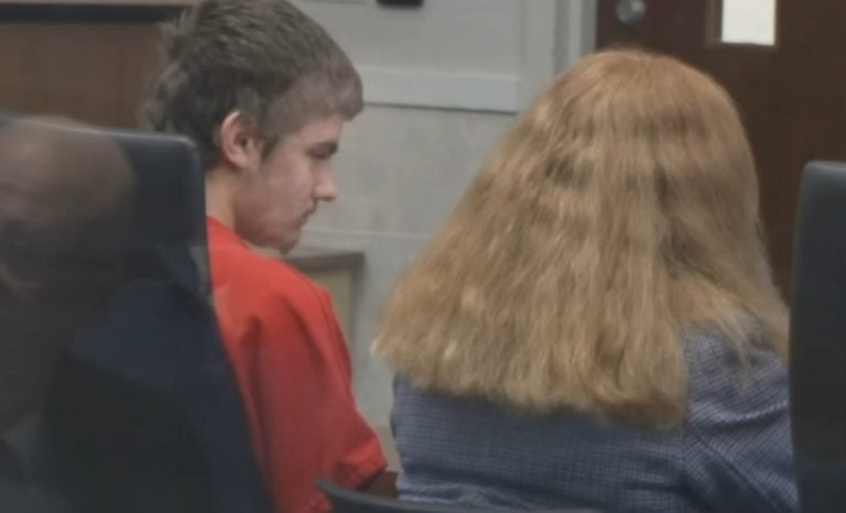 Menor arrestado en Wisconsin: mató a sus padres y planeaba asesinar a Trump