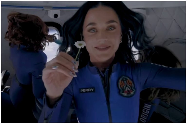 Katy Perry viaja al espacio en primer viaje tripulado solo por mujeres