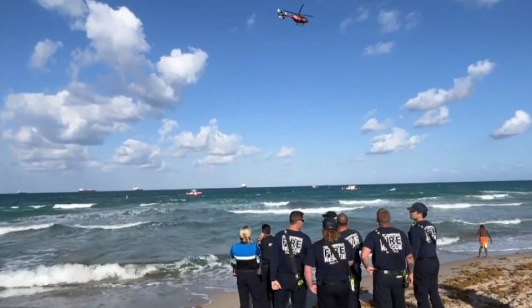 Niño muere arrastrado por una corriente en playa de Fort Lauderdale