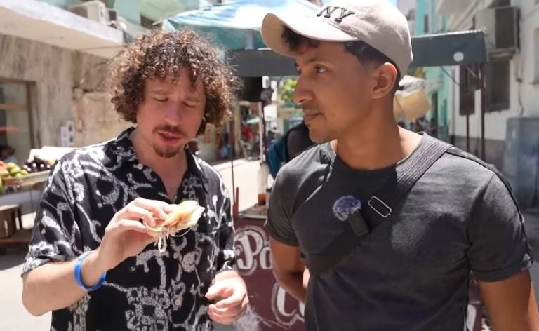Luisito Comunica se disculpa por video de comida callejera cubana