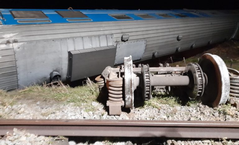 Tren Holguín-La Habana descarrila en Camagüey: reportan decenas de heridos
