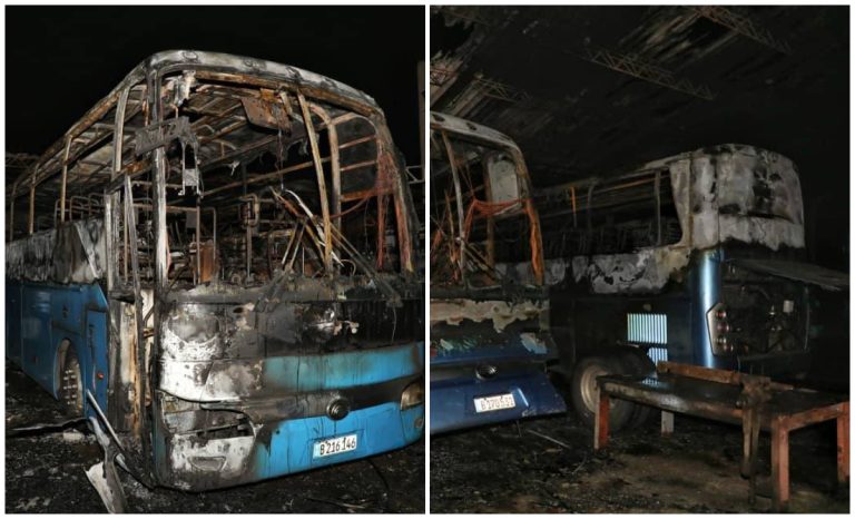 Incendio destruye tres ómnibus de transporte interprovincial de la UEB de Camagüey