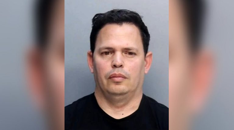 Cubano detenido en Miami por usar cámara escondida para espiar en los baños de una tienda