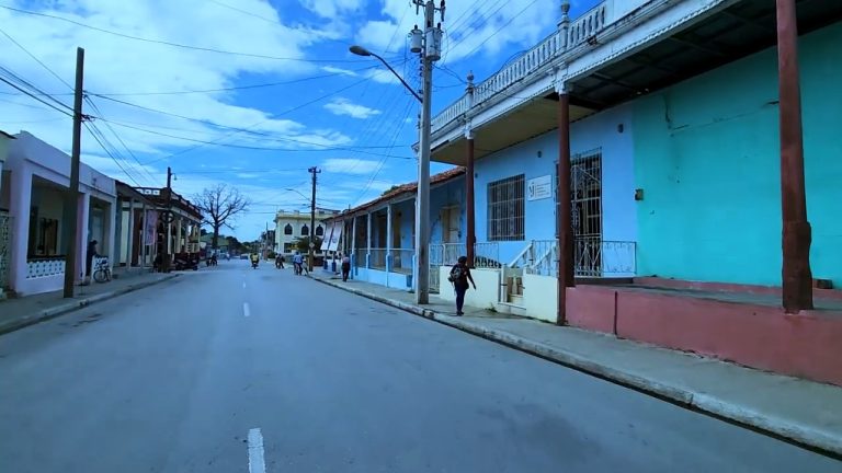 Guantánamo queda aislado por corte de fibra óptica tras el paso de Melissa