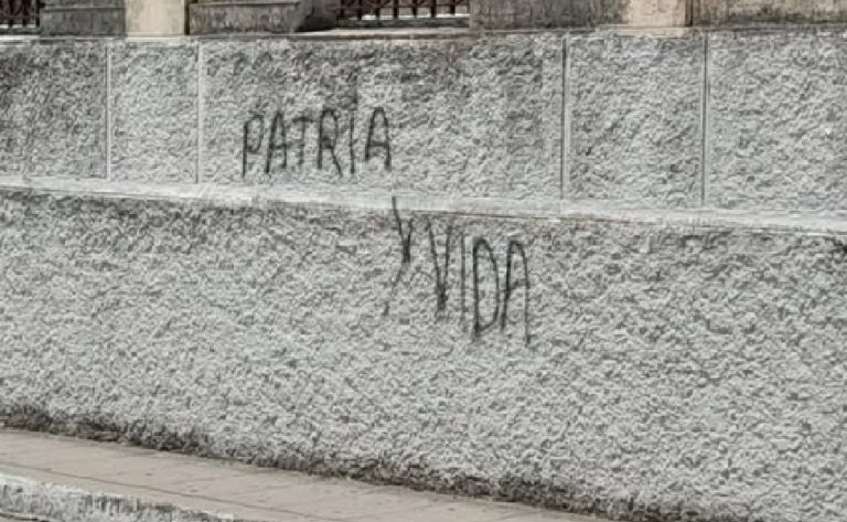 Protesta por tarifazo: pintan grafiti de “Patria y Vida” en preuniversitario de Santa Clara