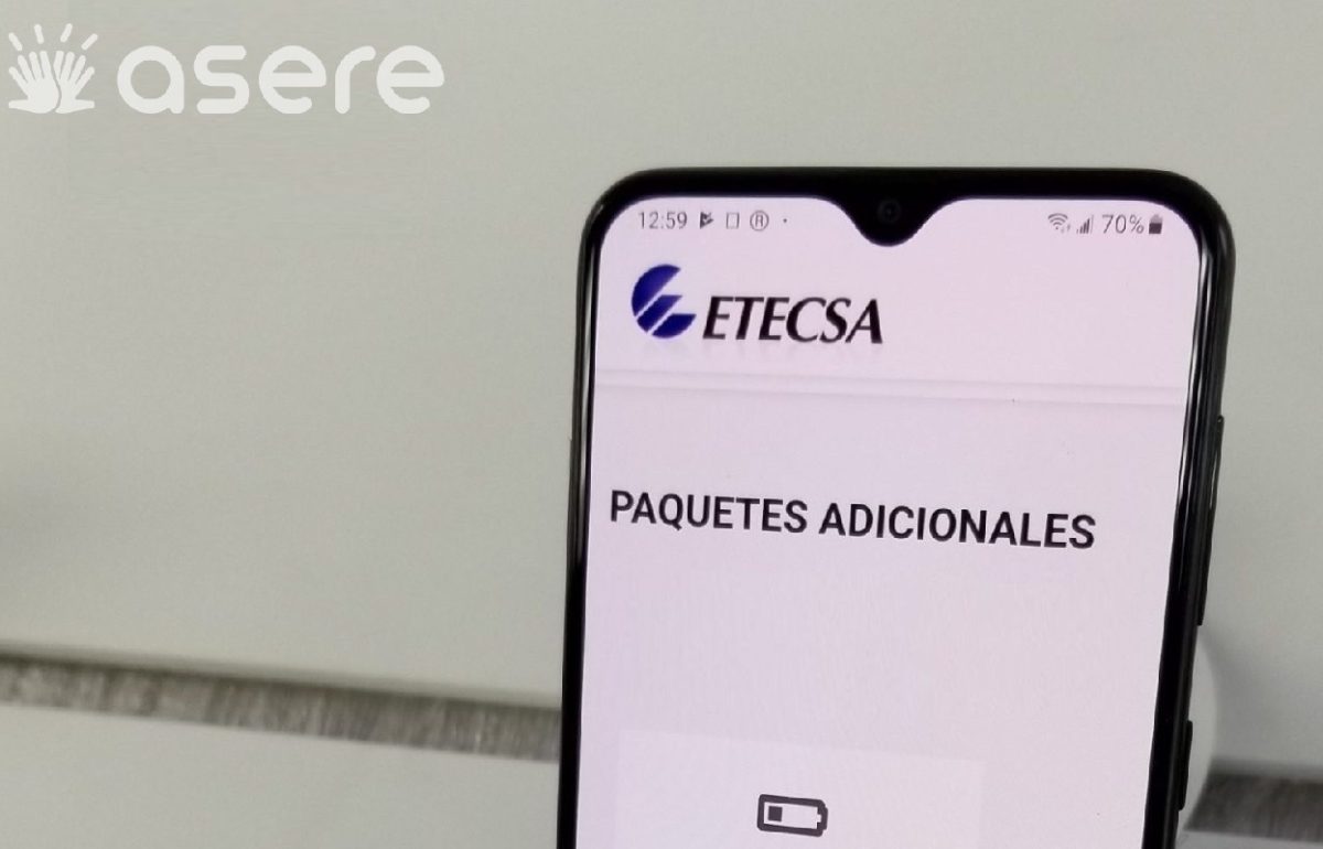 Etecsa posee el monopolio de las telecomunicaciones en Cuba, por lo que los ciudadanos no tienen otra opción más que aceptar sus elevados precios. (Foto © Asere Noticias)