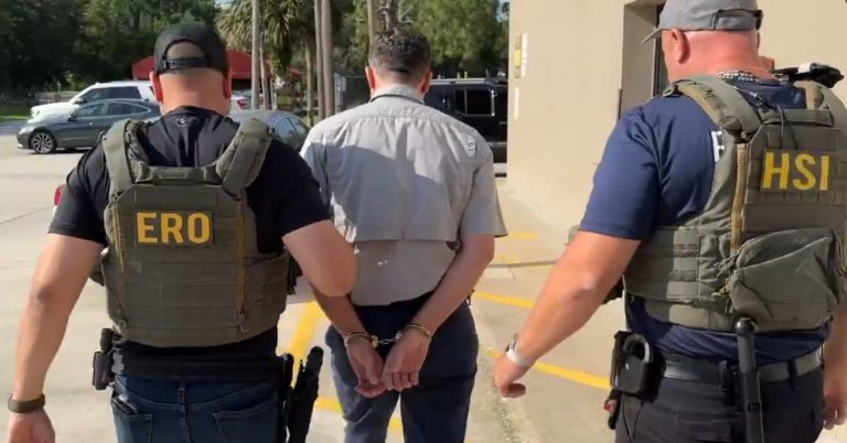 Arrestan a un cubano por presunto fraude electoral en Florida