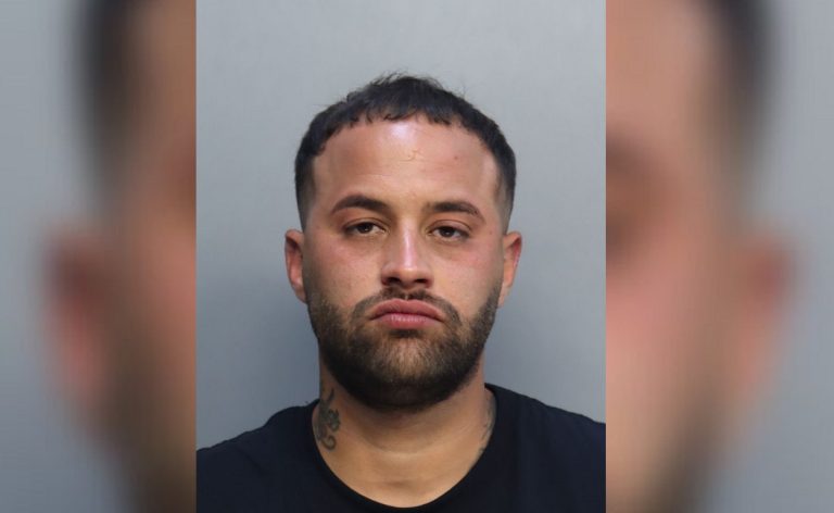 Cubano detenido en Miami por maltrato infantil agravado tras golpear a sus hijos