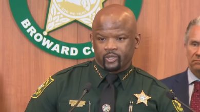 Sheriff del condado de Broward Gregory Tony. (Captura de pantalla © WPLG Local 10-YouTube)