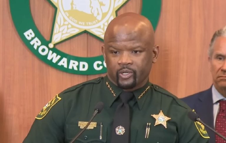 Sheriff de Broward rechaza colaborar con ICE en redadas migratorias