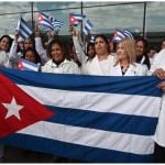 Médicos cubanos son esclavizados en otros países, y muchos escapan para vivir en el extranjero. (Captura de pantalla © AFP en Español- YouTube)