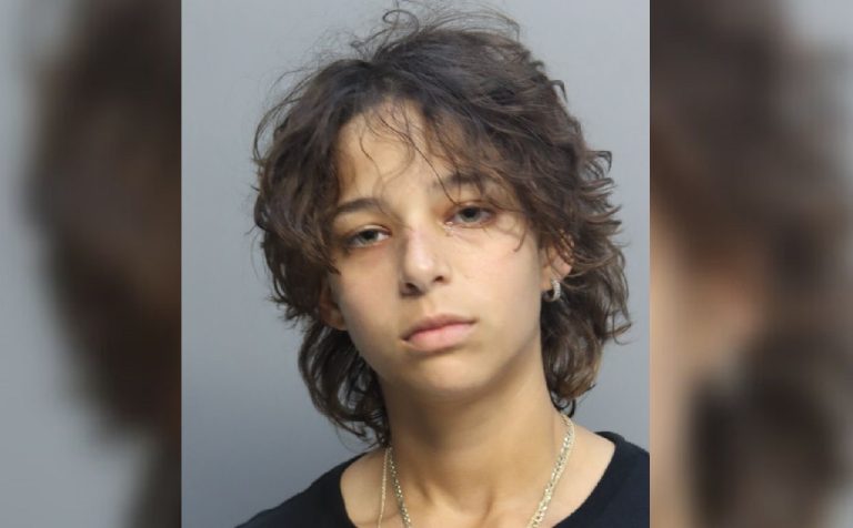 Joven arrestada por amenazas falsas de bomba en el Aeropuerto de Miami
