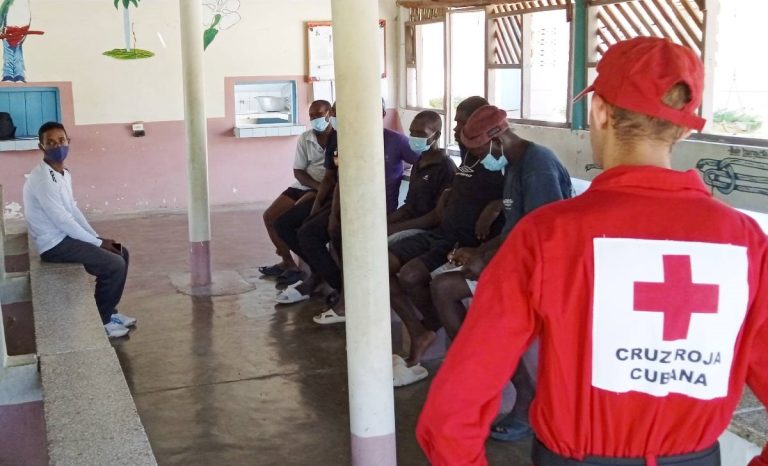 Pescadores haitianos naufragan y son rescatados en la costa sur de Cuba