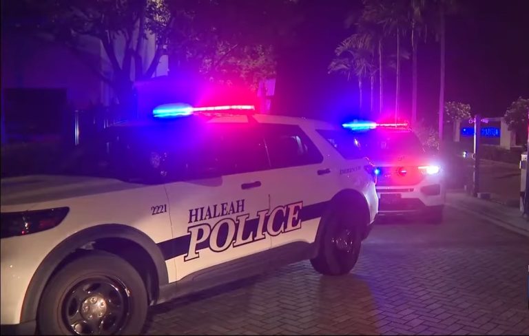 Policía investiga hallazgo de dos cuerpos en un apartamento de Hialeah