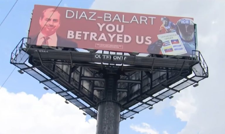 Hialeah: valla publicitaria arremete contra Mario Díaz-Balart por deportaciones masivas