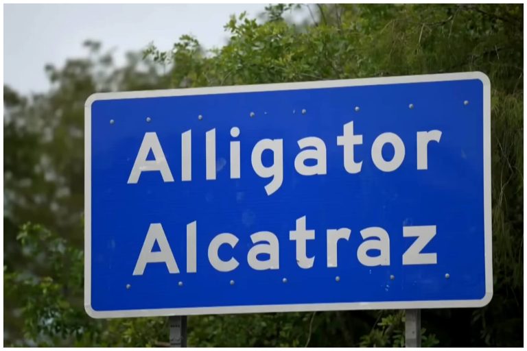 Jueza federal reitera cierre de ‘Alligator Alcatraz’ pese a rebeldía de Florida