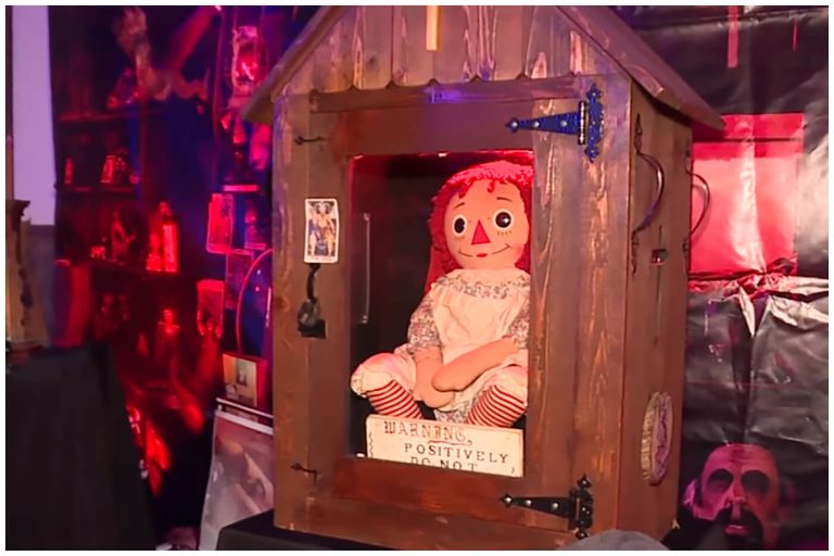 Fallece cuidador de la muñeca “maldita” Annabelle en extrañas circunstancias