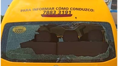 El vidrio trasero se rompió y pudo lastimar a los pasajeros. (Foto © Eduardo Rodríguez Dávila- Facebook)